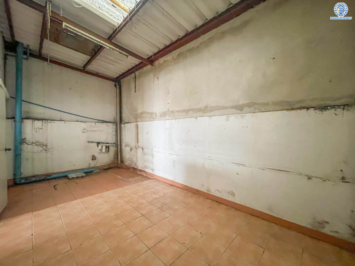 *****บ้านมือสองนนทบุรี โครงการ พิบูลย์การ์เด้นวิลล์ พิบูลย์สงคราม-พระราม5 เนื้อที่ 26.4 ตร.ว. ฟังก์ชัน 4 ห้องนอน 5 ห้องน้ำ จอดรถได้ 2 คัน บนสุดยอดทำเล เหมาะกับการลงทุน เชื่อมถนนพิบูลย์สงคราม, วงศ์สว่าง, นครอินทร์ และติวานนท์ ใกล้จุดขึ้นทางด่วนศรีรัช-วงแหวนรอบนอก ใกล้รถไฟฟ้า "สถานีแยกติวานนท์"